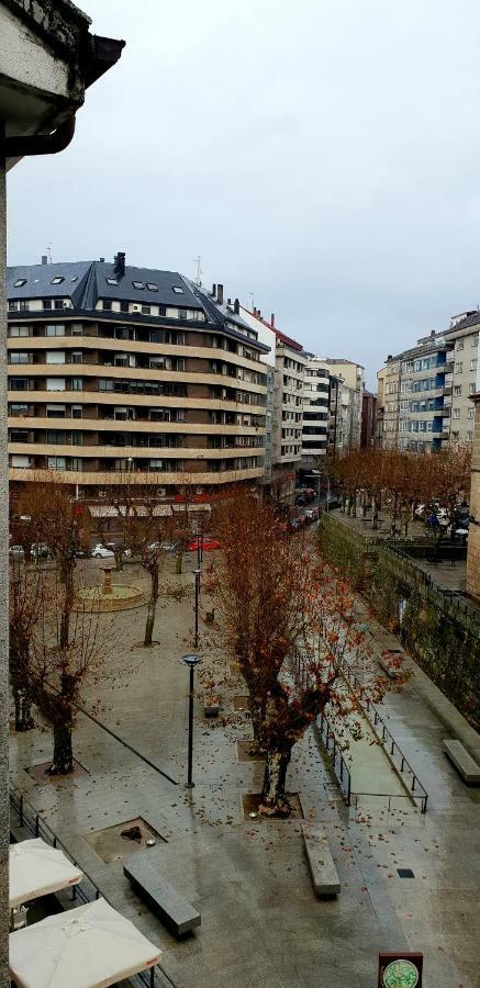 Duplex Luminoso Con Vistas En El Centro De Ourense Appartamento Esterno foto