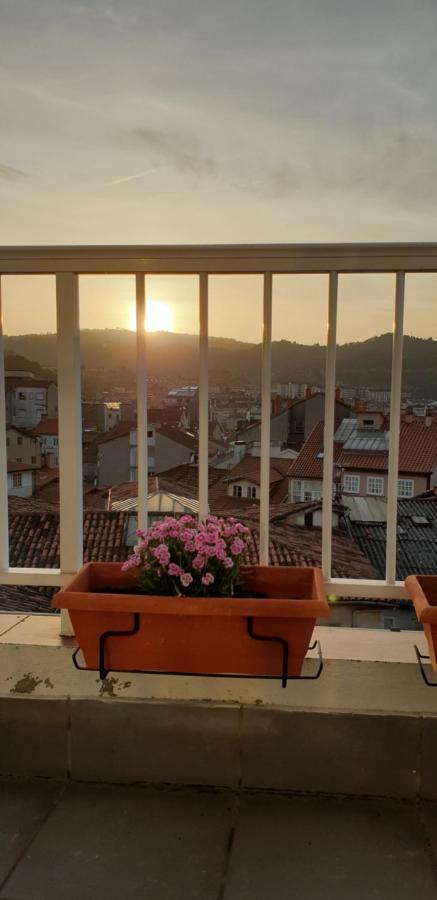 Duplex Luminoso Con Vistas En El Centro De Ourense Appartamento Esterno foto