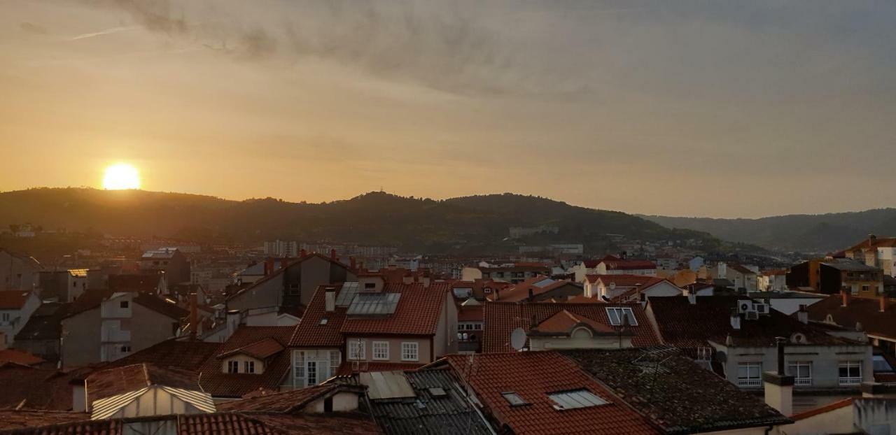 Duplex Luminoso Con Vistas En El Centro De Ourense Appartamento Esterno foto